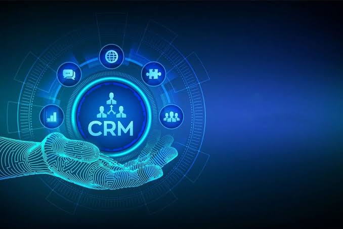 چگونه یک CRM مناسب انتخاب کنیم؟ | راهنمای کامل و عملی برای کسب‌وکارها