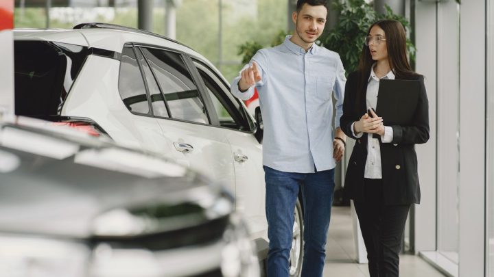 نرم افزار CRM برای نمایشگاه‌ها و تعمیرگاه‌های خودرو