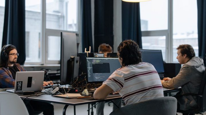 نرم افزار CRM برای شرکت‌های نرم‌افزاری و فناوری اطلاعات
