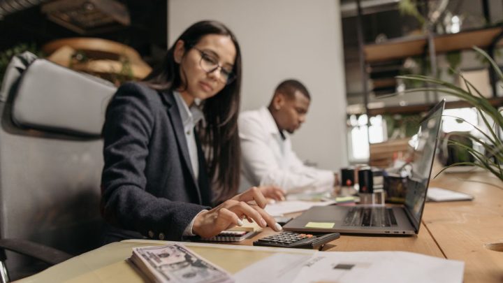 نرم افزار CRM برای مؤسسات حسابداری و خدمات مالی