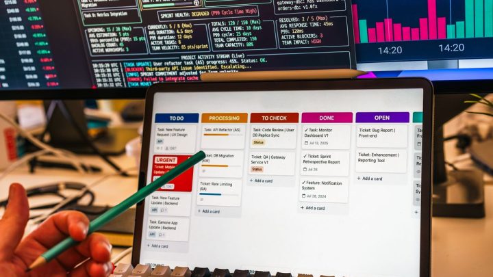 نرم افزار CRM چیست و چه کاربردی دارد؟